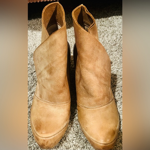 Women’s Leather Ankle Boots - Picture 5 of 6